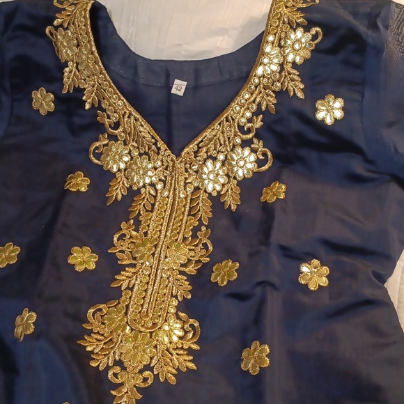 Salwar pants suit - Picture 3 of 5